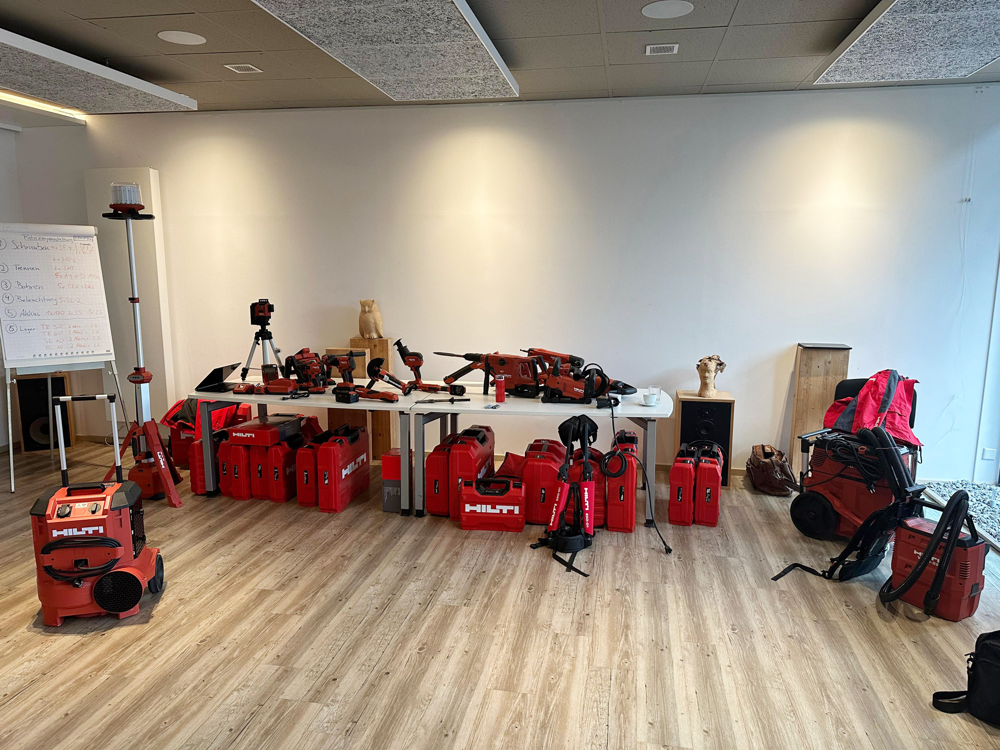 Hilti produktsortiment in den Räumlichkeiten von Elektro Brockbals