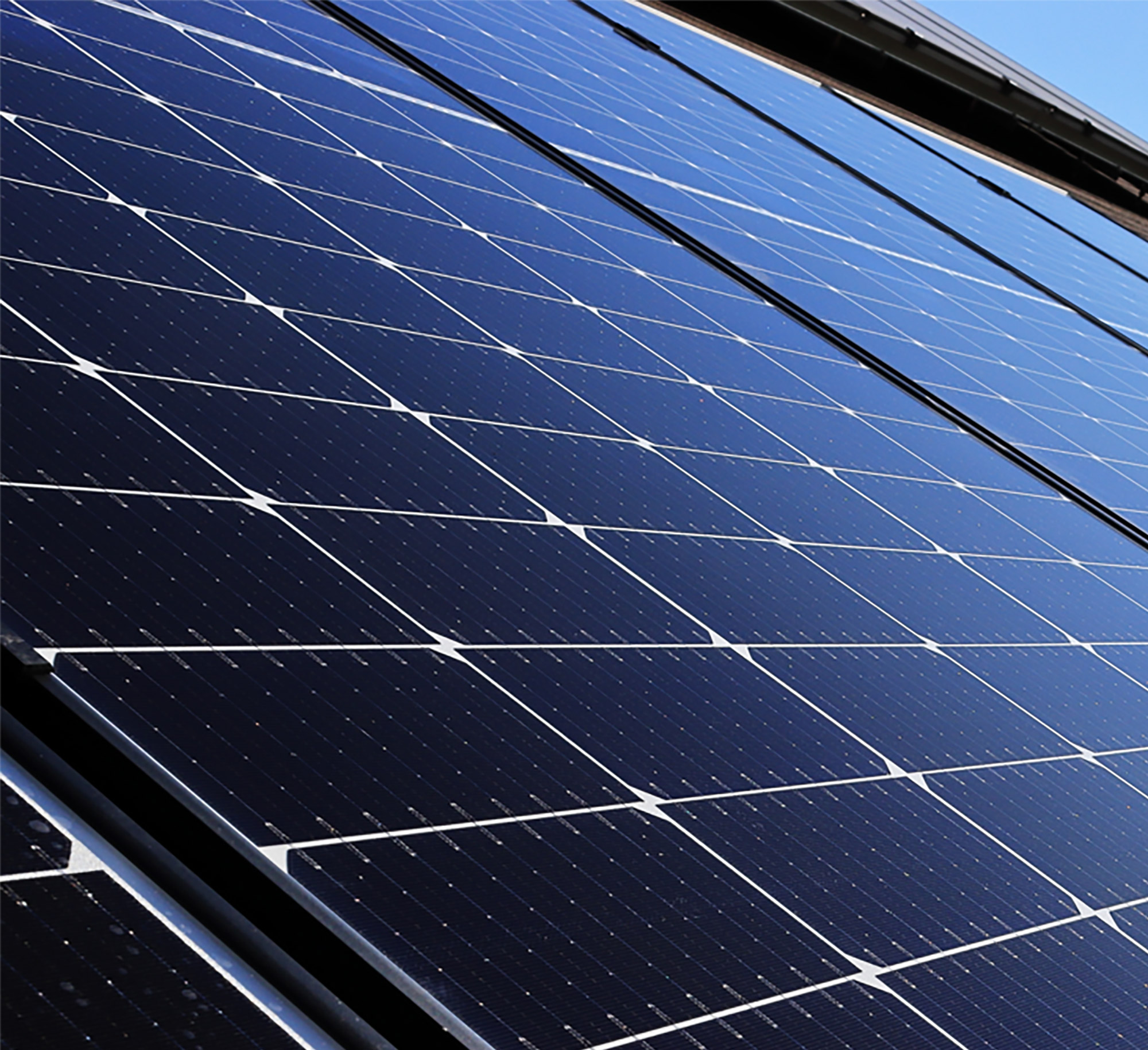 Photovoltaikanlage auf Hausdach installieren